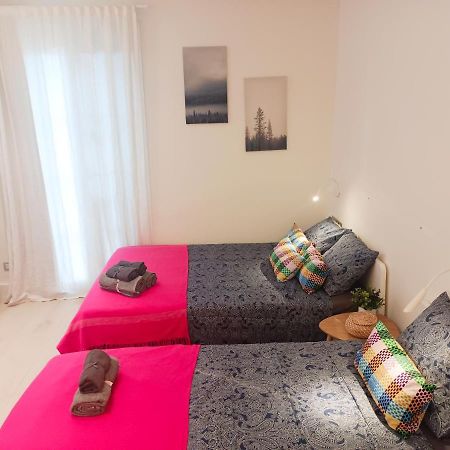 By Plaza Universidad Rooms Barcelona Exterior foto