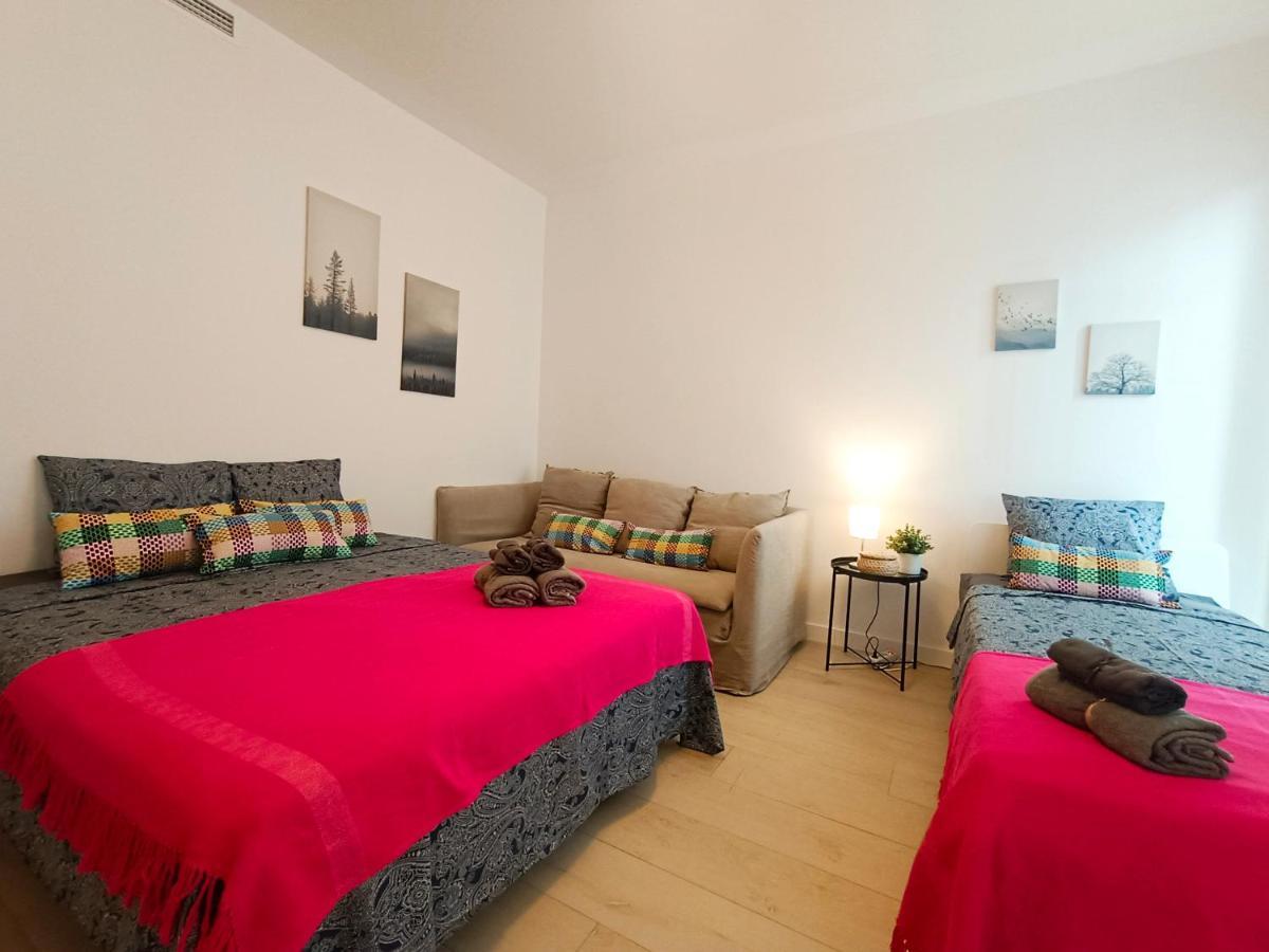 By Plaza Universidad Rooms Barcelona Exterior foto