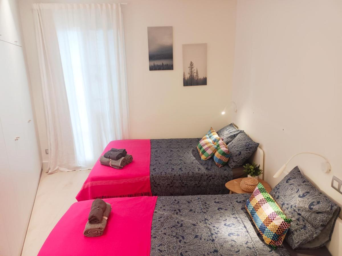 By Plaza Universidad Rooms Barcelona Exterior foto