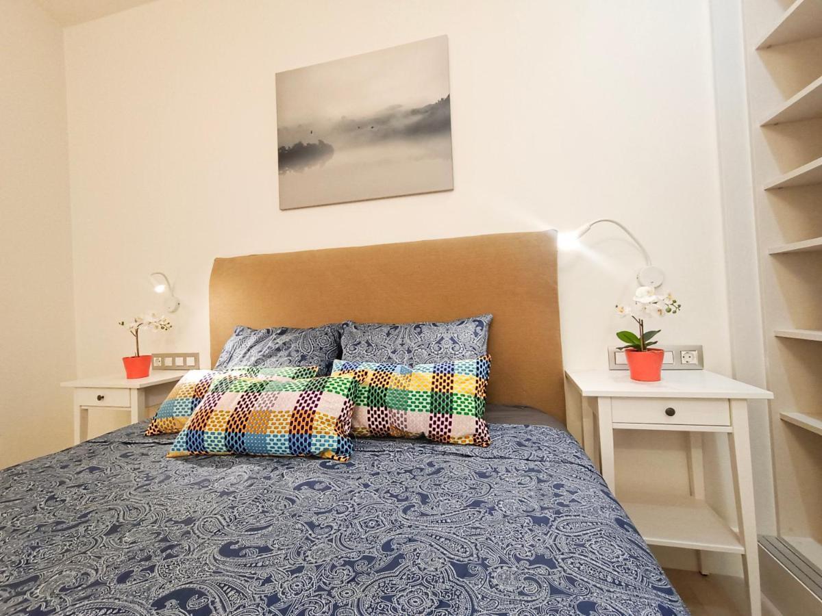 By Plaza Universidad Rooms Barcelona Exterior foto